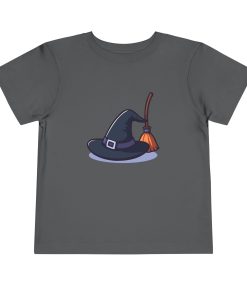 Witches hat and broom on a shirt in the color Asphalt - Memento Mary