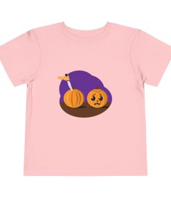Scared pumpkin on a shirt in the color Pink - Memento Mary