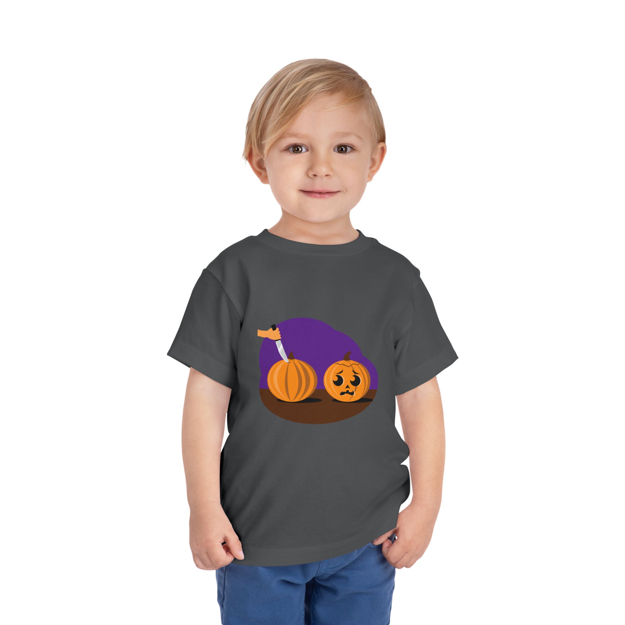 Scared pumpkin on a shirt in the color Asphalt - Memento Mary